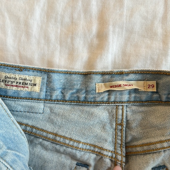 Levi’s wedgie shorts - Picture 5 of 6